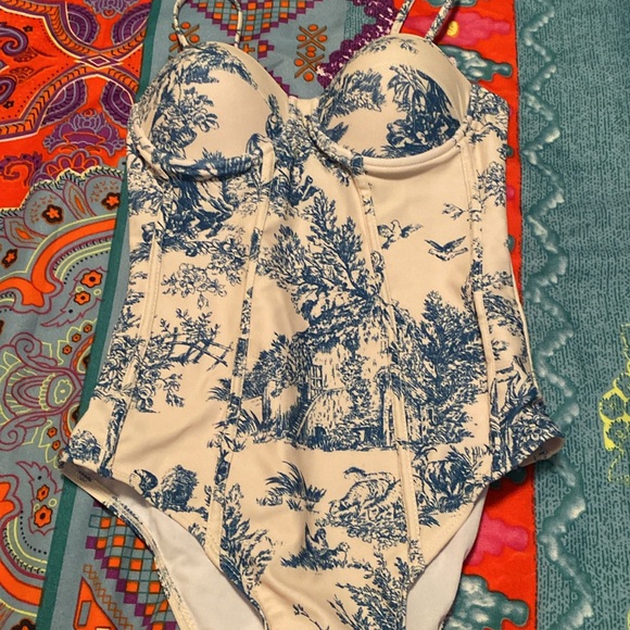 Swimsuit - Picture 2 of 3